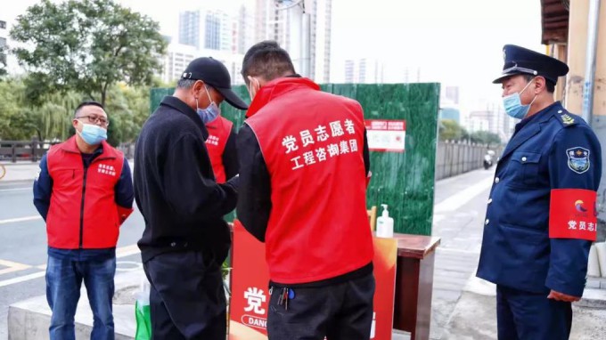扎根一线战疫情 自愿效劳显继续