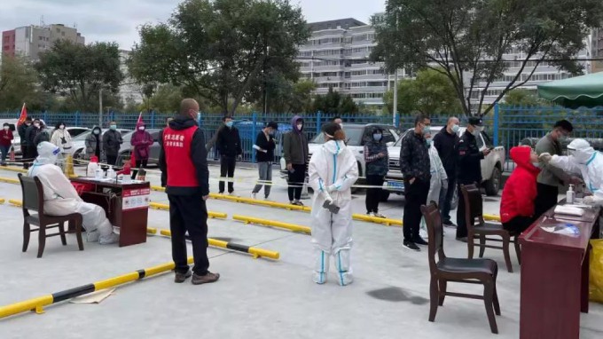 扎根一线战疫情 自愿效劳显继续