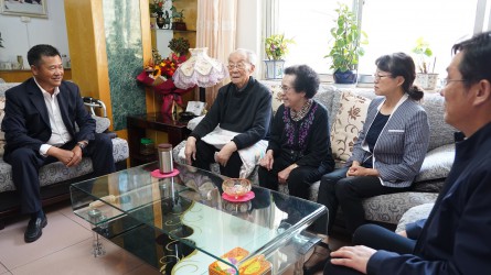 集团公司向导走访慰问老干部