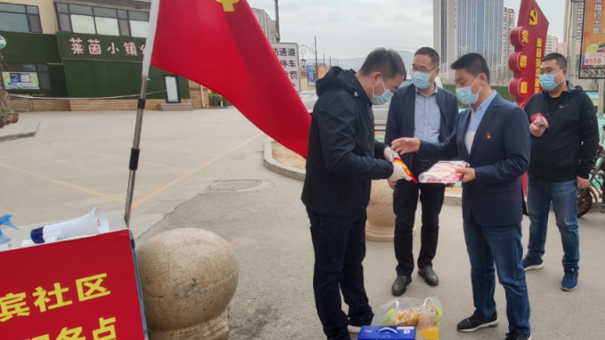 甘肃省垣乡妄想设计研究院有限公司探望慰问疫情防控一线自愿者