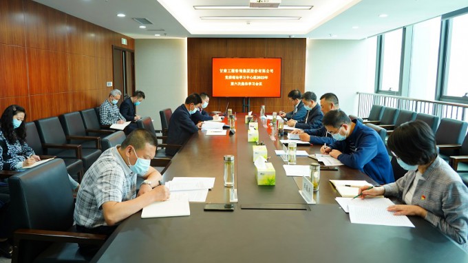 甘肃WM视讯集团召开党委理论学习中心组2022年第六次整体学习会暨新时代党的组织蹊径、人才事情和墟落振兴专题学习聚会