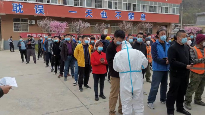 疫情防控显继续  履职尽责践初心