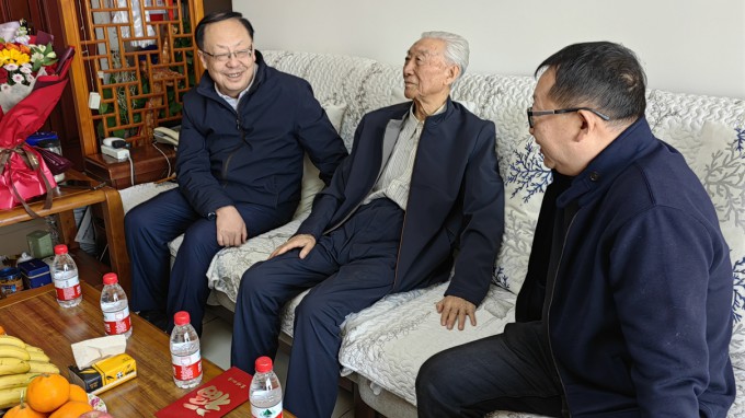 甘肃WM视讯集团走访慰问老专家