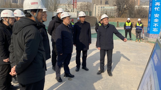 张佩峰到项目施工现场督导检查节前清静生产事情