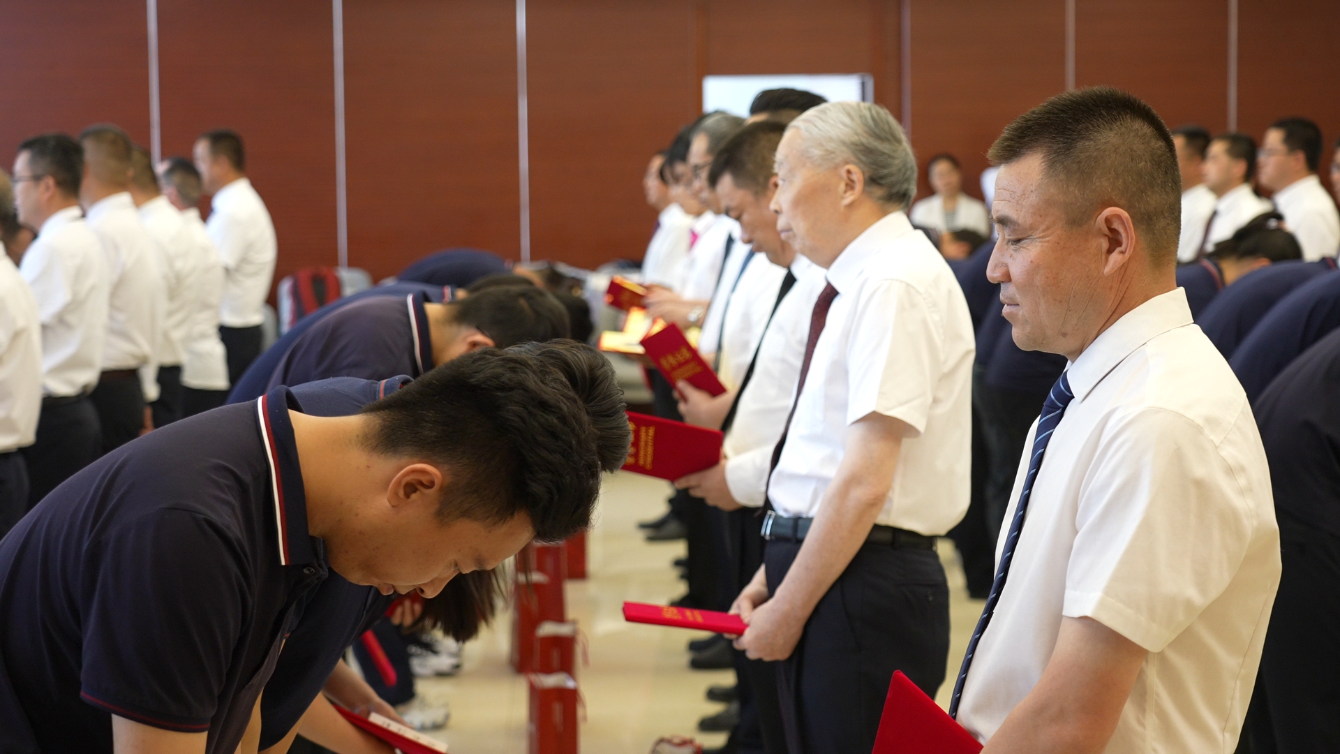 甘肃省建设监理有限责任公司盛大举行 “拜师学艺  岗位成才”师徒结对运动
