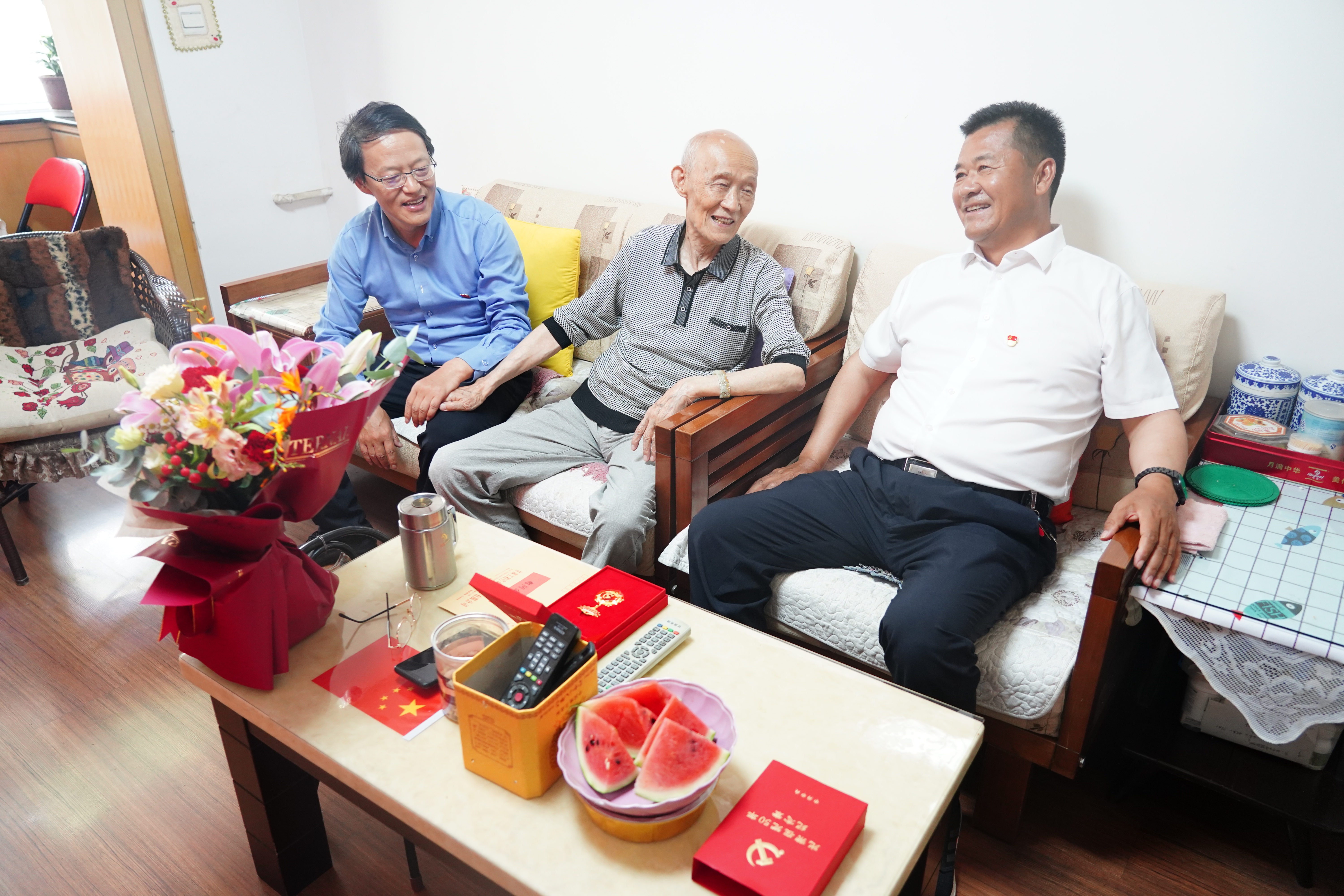 甘肃WM视讯集团开展“七一”走访慰问