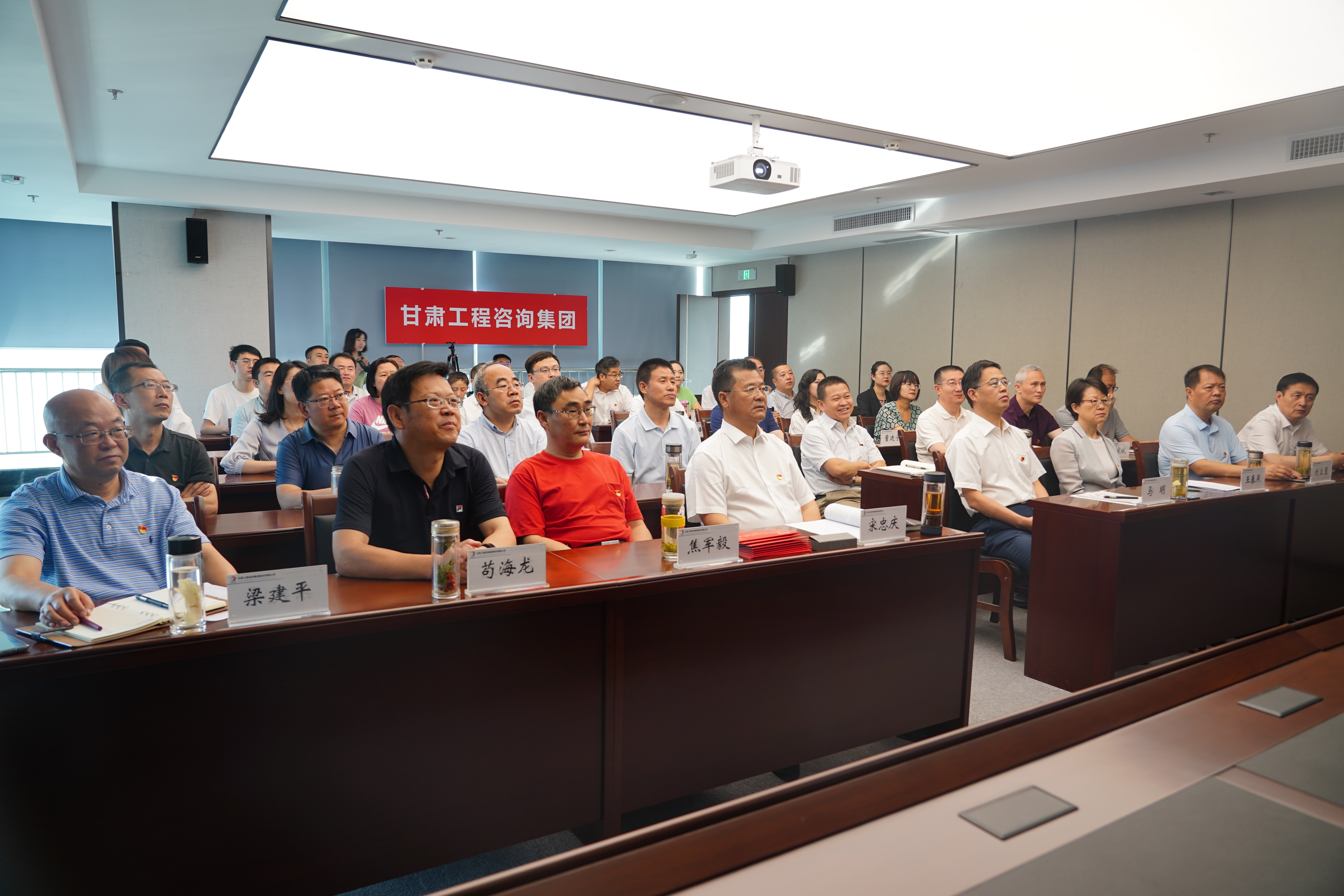 甘肃WM视讯集团干部职工收听收看庆祝中国共产党建设100周年大会直播盛况