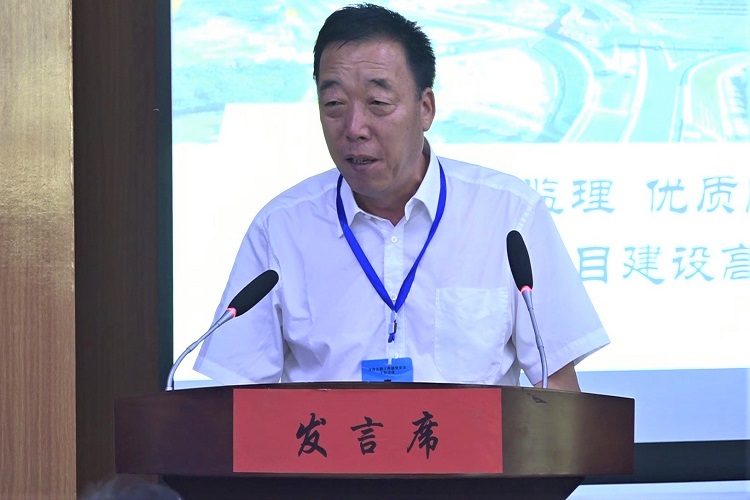 全省公路工程质量清静事情聚会在两当召开<br/>省交通监理公司代表全省监理企业作交流讲话