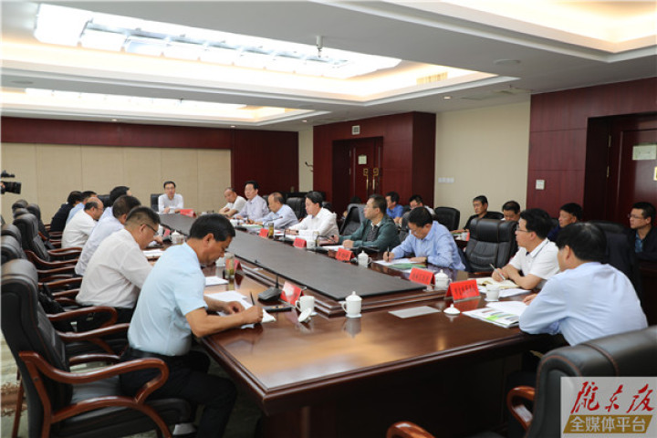 庆阳市政府与甘肃WM视讯集团举行座谈