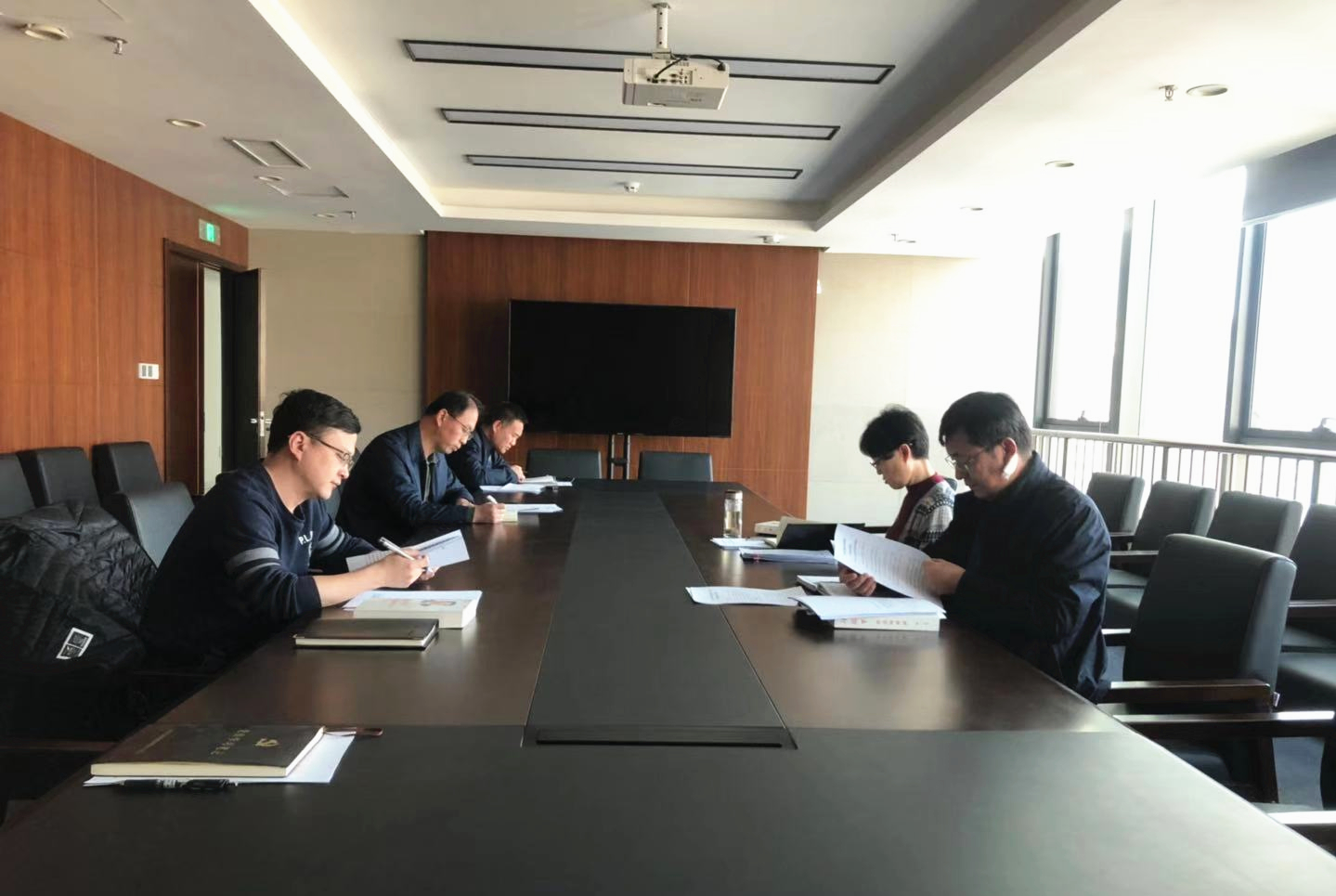 集团机关党委学习转达十九届五中全会精神