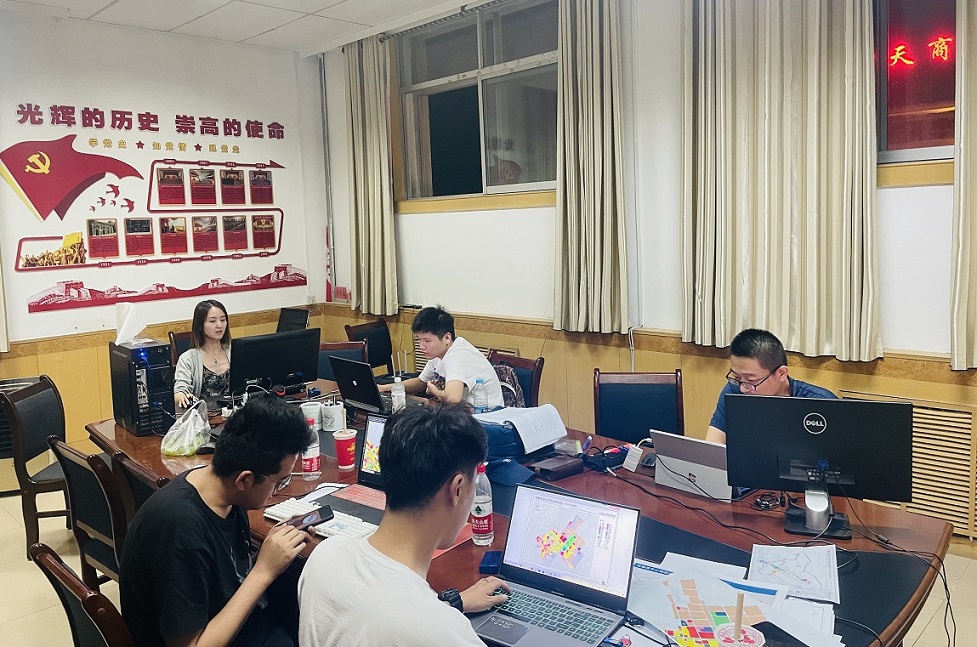 深夜事情现场.jpg